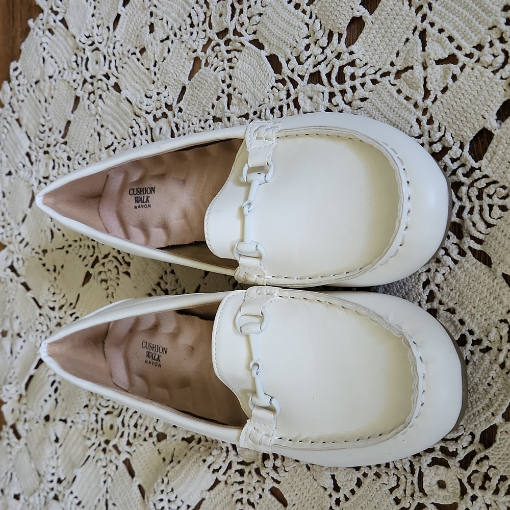 Avon cushion walk shoes